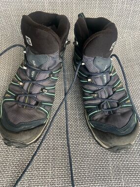 Salomon Women size 9 Black with Green Trim Trail Boots